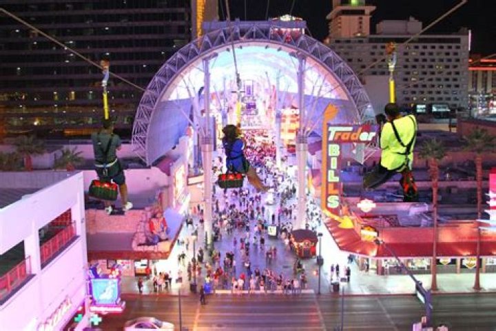How fast does the zipline in Vegas go