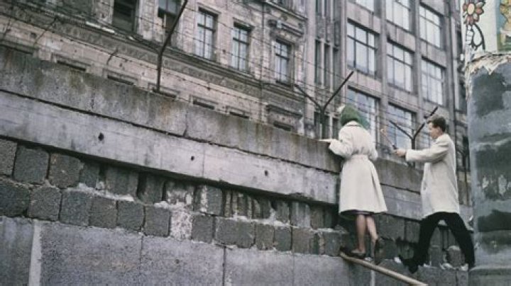 How were families affected by the Berlin Wall